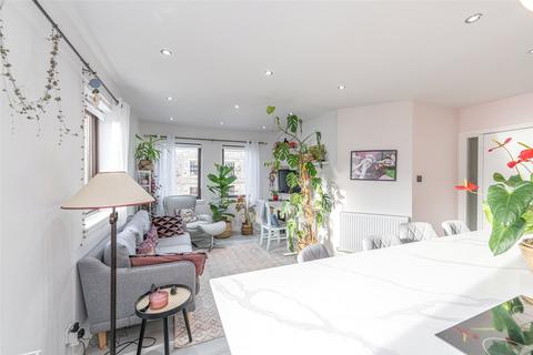 14/11 Sandport, Edinburgh, EH6 6PL