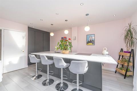 14/11 Sandport, Edinburgh, EH6 6PL