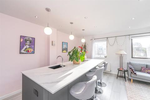 14/11 Sandport, Edinburgh, EH6 6PL