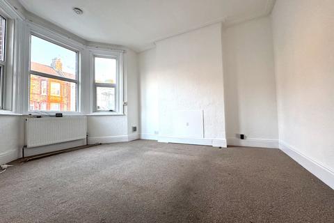 3 bedroom terraced house to rent, Sussex Avenue, Margate