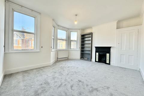 3 bedroom terraced house to rent, Sussex Avenue, Margate