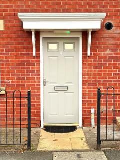 4 bedroom terraced house to rent, 4 Leonard Court, Oakengates, Telford