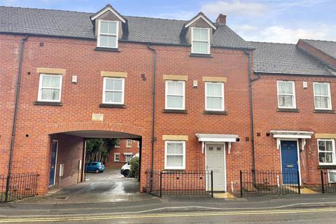 4 bedroom terraced house to rent, 4 Leonard Court, Oakengates, Telford