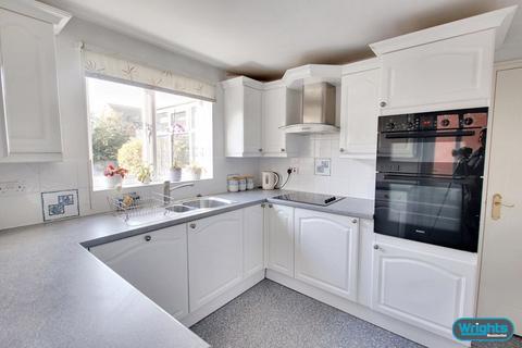 3 bedroom detached house for sale, Azalea Drive, Trowbridge