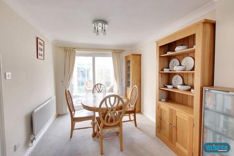 68 Azalea Drive, Trowbridge, BA14 9GG