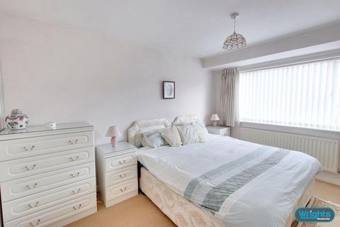 68 Azalea Drive, Trowbridge, BA14 9GG