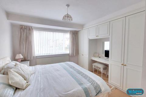 68 Azalea Drive, Trowbridge, BA14 9GG