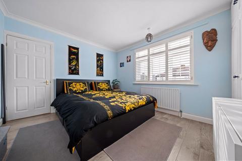 67 Idmiston Square, Worcester Park, KT4 7SX