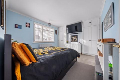 67 Idmiston Square, Worcester Park, KT4 7SX