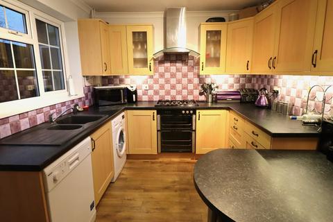 2 bedroom semi-detached house for sale, Willingale Avenue, Rayleigh, SS6