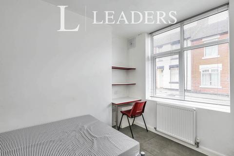 4 bedroom terraced house to rent, Mellard Street
