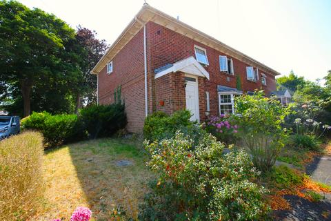 2 bedroom flat to rent, Balaclava Road, Southampton SO18