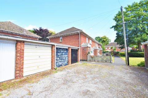 2 bedroom flat to rent, Balaclava Road, Southampton SO18