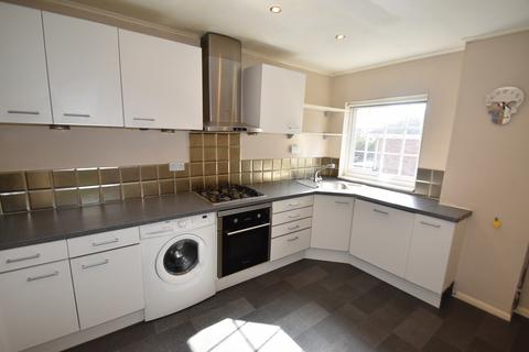 2 bedroom flat to rent, Balaclava Road, Southampton SO18