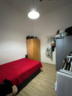 2 bedroom flat to rent, Stoke Newington High Street, London N16