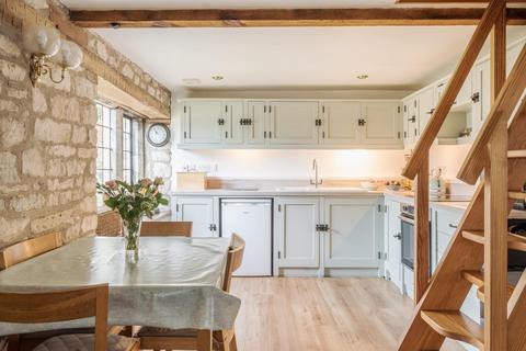 2 bedroom cottage for sale, London Road, Stroud GL5