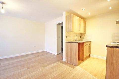 2 bedroom apartment for sale, Walsingham Close, Bedford, Bedfordshire, MK42