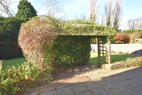 3 bedroom detached bungalow to rent, Charteris Close, Penarth, CF64 5RT