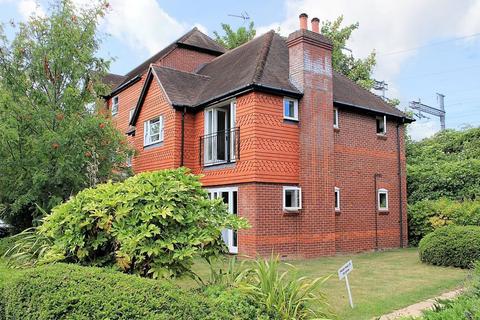 2 bedroom apartment to rent, Pangbourne Place, Reading RG8