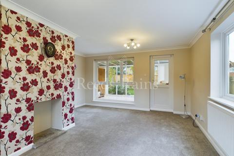 3 bedroom semi-detached house to rent, Meadow Walk, Kent DA2