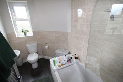 2 bedroom terraced house to rent, Carlton Lane, Leeds LS26