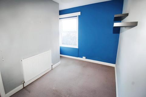 2 bedroom terraced house to rent, Carlton Lane, Leeds LS26