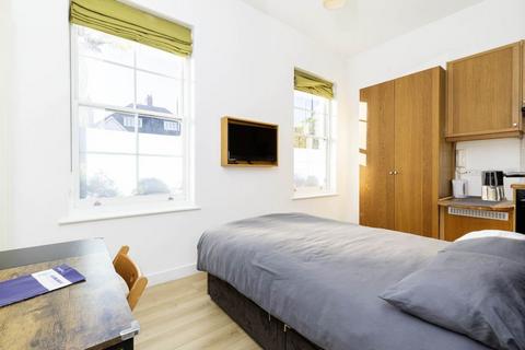 Studio to rent, NW3