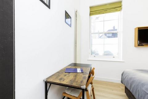 Studio to rent, NW3