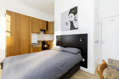 Studio to rent, NW3