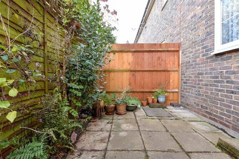 1 bedroom terraced house for sale, Station Road, Headcorn, Ashford., Kent