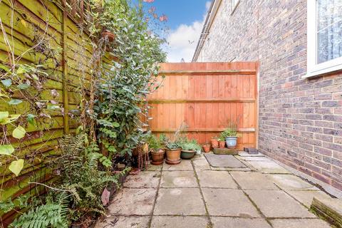 1 bedroom terraced house for sale, Station Road, Headcorn, Ashford., Kent