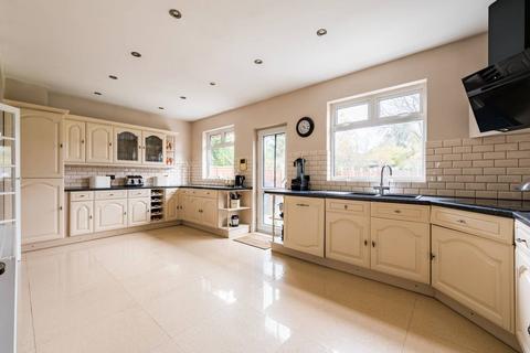 6 bedroom terraced house for sale, Dale View Crescent, Chingford, London, E4