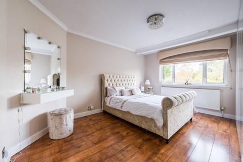 6 bedroom terraced house for sale, Dale View Crescent, Chingford, London, E4