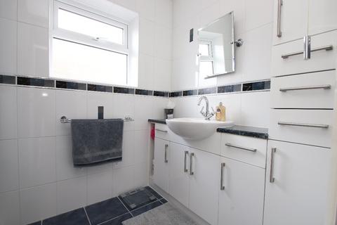 2 bedroom bungalow for sale, Firbank Gardens, Margate