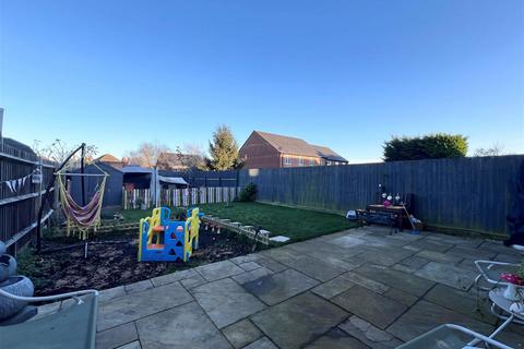 17 Elm Drive, Deanshanger, Milton Keynes, MK19 6JE