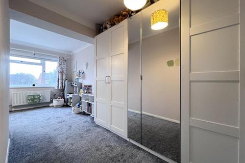 17 Elm Drive, Deanshanger, Milton Keynes, MK19 6JE