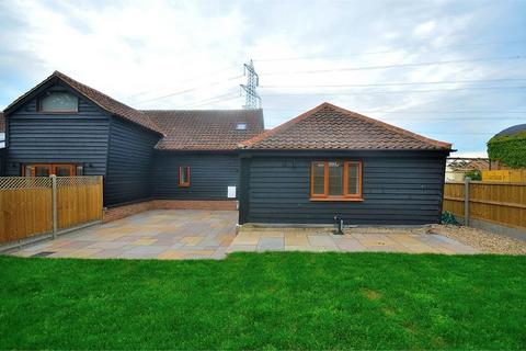 2 bedroom barn conversion to rent, Debden Green