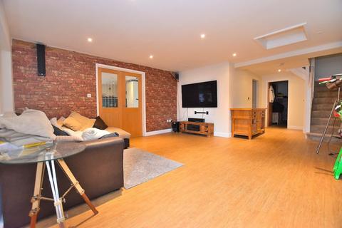 2 bedroom barn conversion to rent, Debden Green