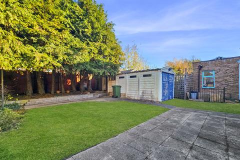 22 Poplar Close, Great Shelford, Cambridge, CB22 5LX