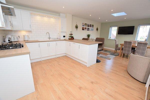 Open plan kitchen &amp; family room