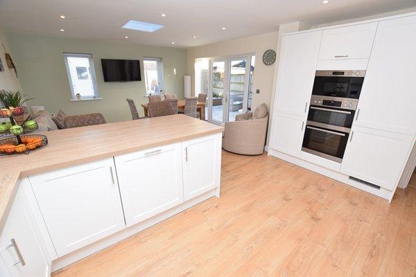 Open plan kitchen &amp; family room