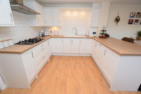 Open plan kitchen &amp; family room