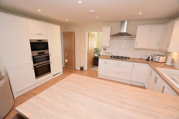 Open plan kitchen &amp; family room