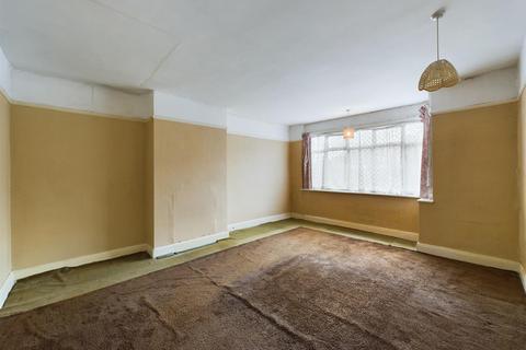 9 Mead Way, Coulsdon, CR5 1PP