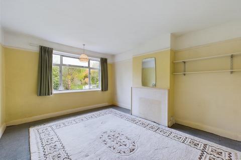 9 Mead Way, Coulsdon, CR5 1PP