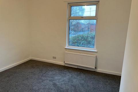 3 bedroom terraced house to rent, Leighton Street, Manchester M40