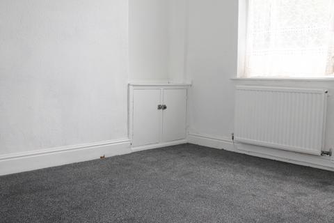 3 bedroom terraced house to rent, Leighton Street, Manchester M40