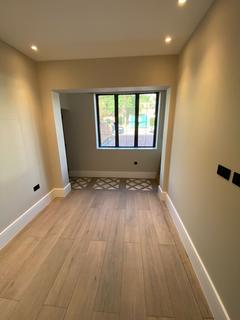 Studio to rent, Wykeham Road, London, NW4