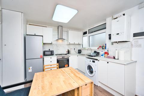 5 bedroom flat share to rent, Mile End Road,  London, E3