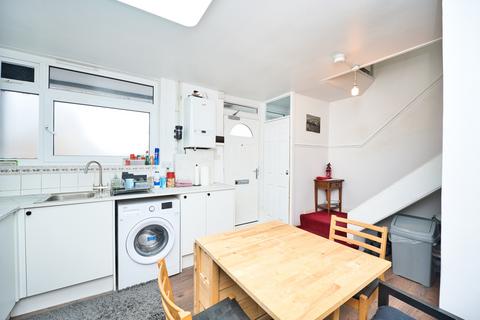 5 bedroom flat share to rent, Mile End Road,  London, E3